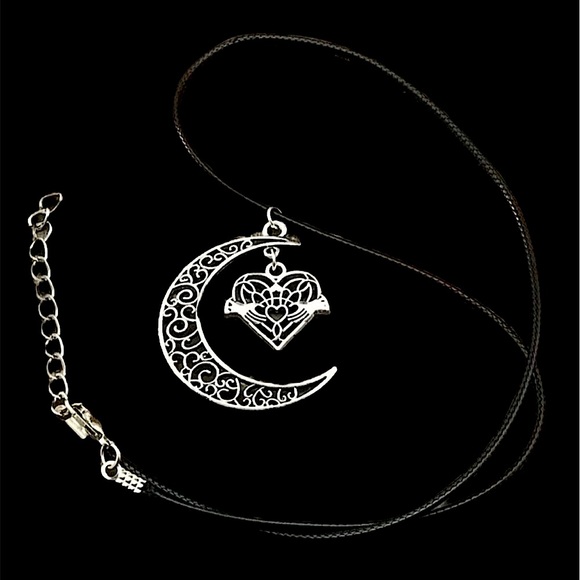 Crescent Half Moon Filigree Celtic Irish Heart Witchy Enchanting Silver Necklace - Picture 2 of 4